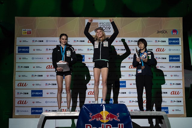 6 Women Podium None