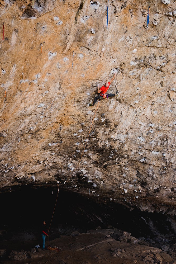 Iker Pou during the first ascent of Guggenhell (5.15a/b) in Mallorca.