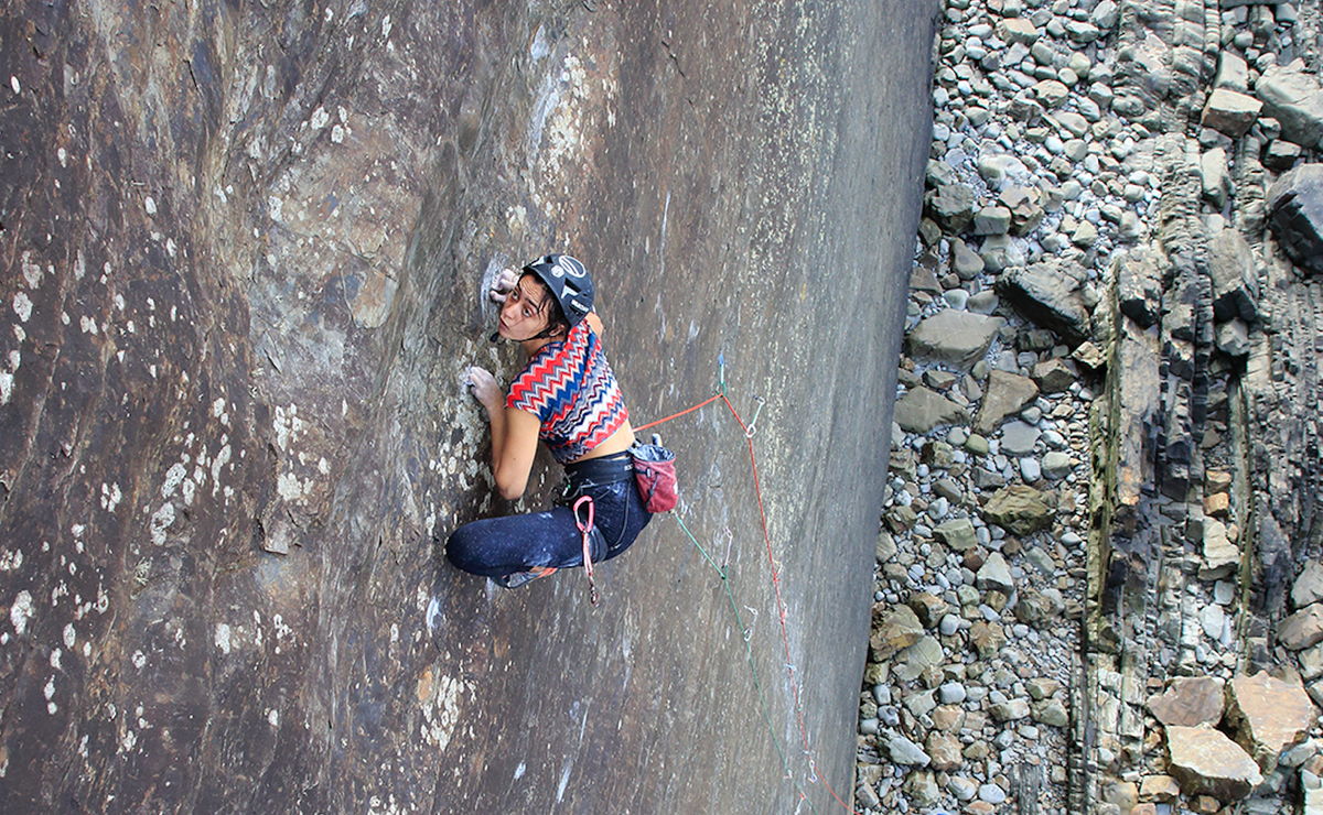 Anna Hazelnutt one day checks in the Southwest (5.13 R) for the first serious commercial lead