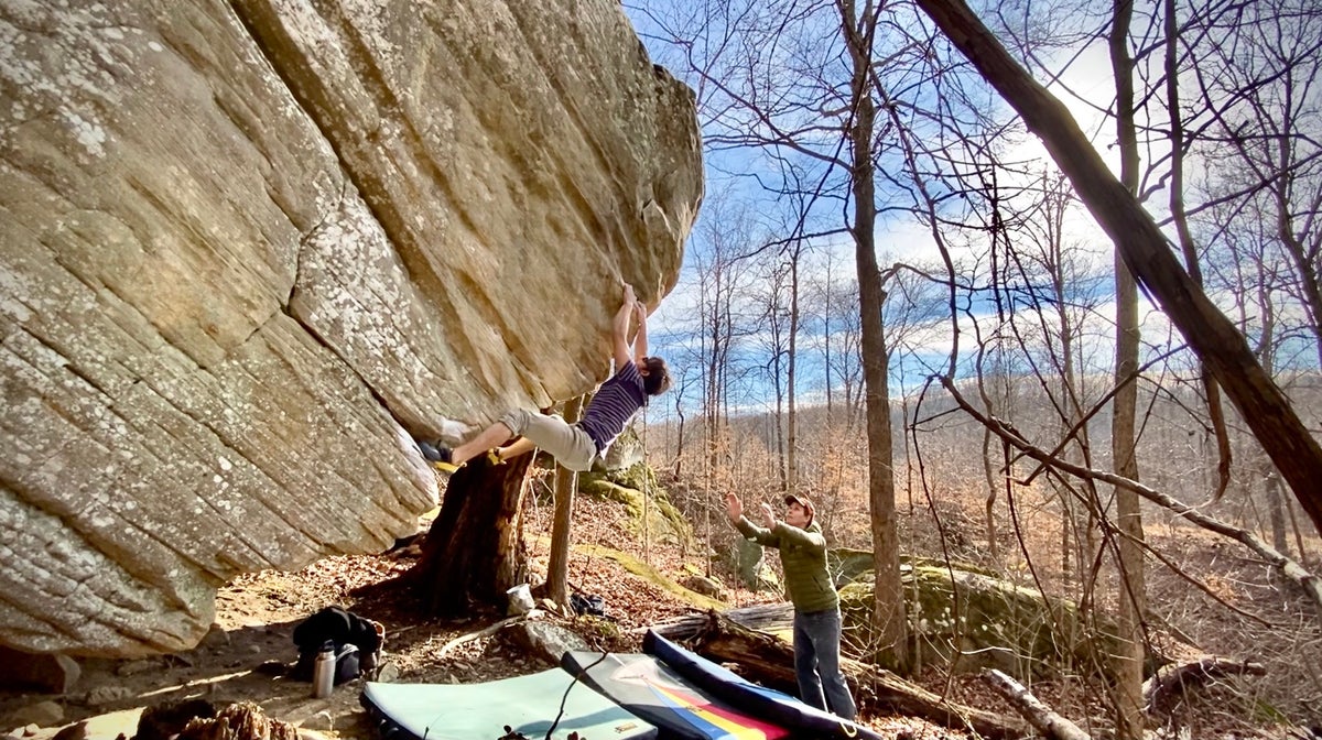 Climbers buy the new bouldering area in Illinois