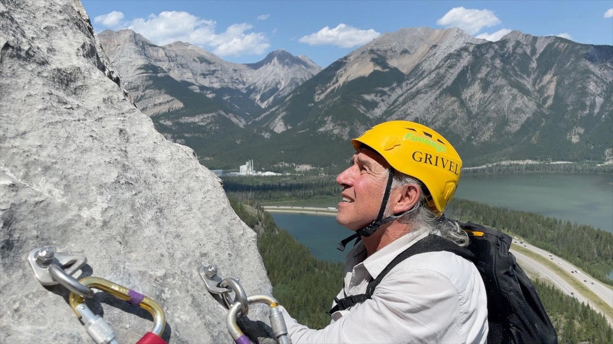 Leading Canadian climber Barry Blanchard has returned to mountaineering after suffering a serious injury.