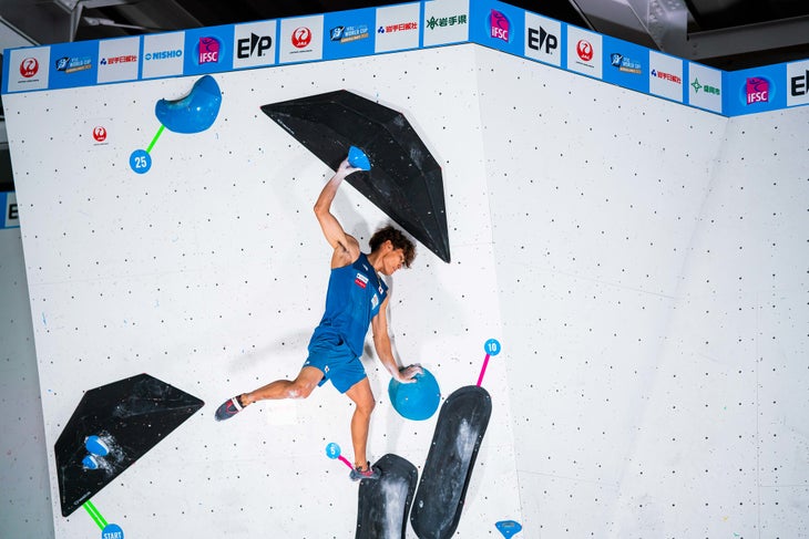 NARASAKI Tomoa of Japan competes in the men’s Boulder & Lead final during the 2022 IFSC World Cup in Morioka (JPN).