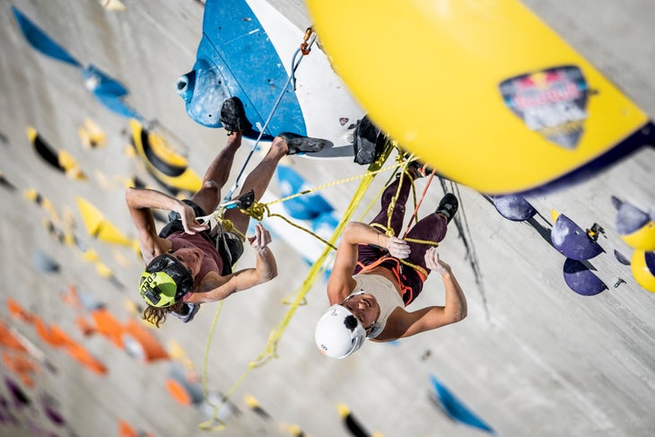 Mélissa Le Nevé and Katherine Choong make their way up during the qualification round.