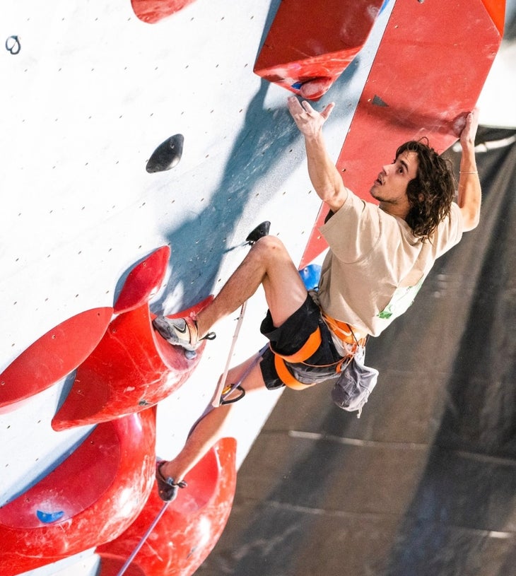 Sean Bailey climbing