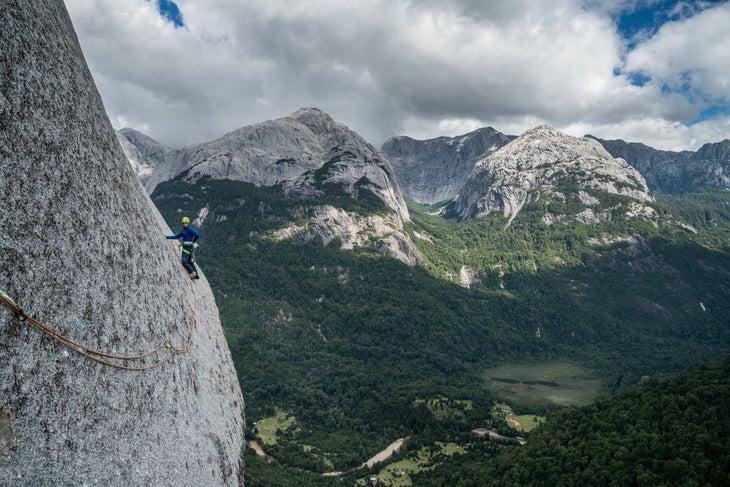 Robbie Phillips smears across the Skywalker Traverse (5.13a), pitch 19 of his unfinished project on La Junta.