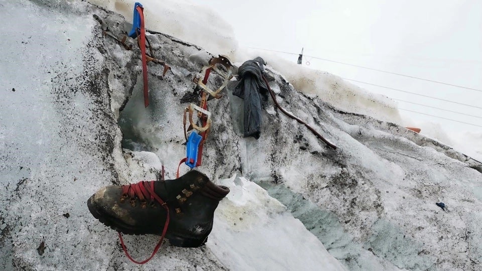 【美品】ワンドロップ パノラマ【Melting Glacier】 Melting Glacier Reveals Human Remains - Climbing