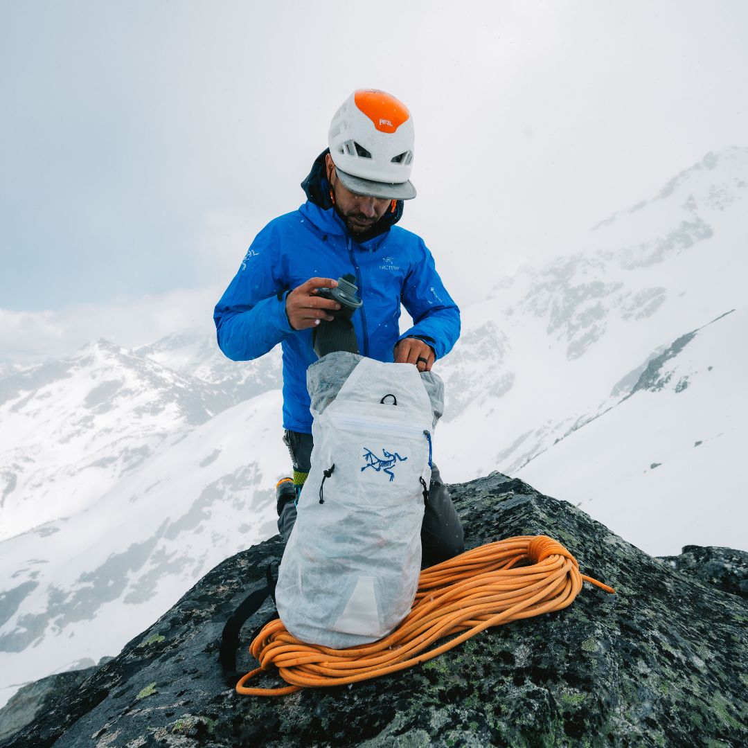 ARC'TERYX　アークテリクス　ALPHA　SL　HIBRID　水色　XS Arc'Teryx Alpha SL Hybrid Jacket - women's - High Peaks Cyclery