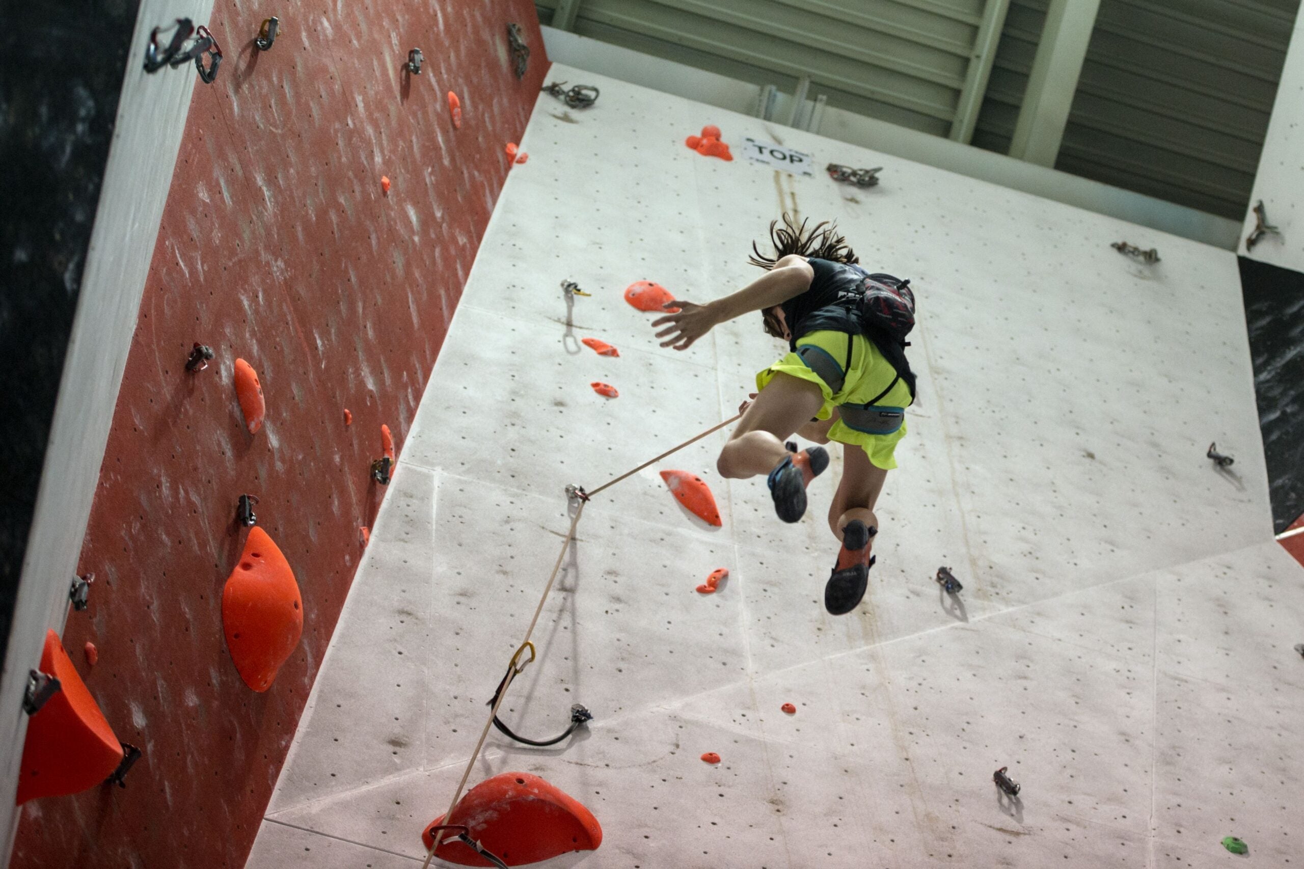 climber falling in the gym