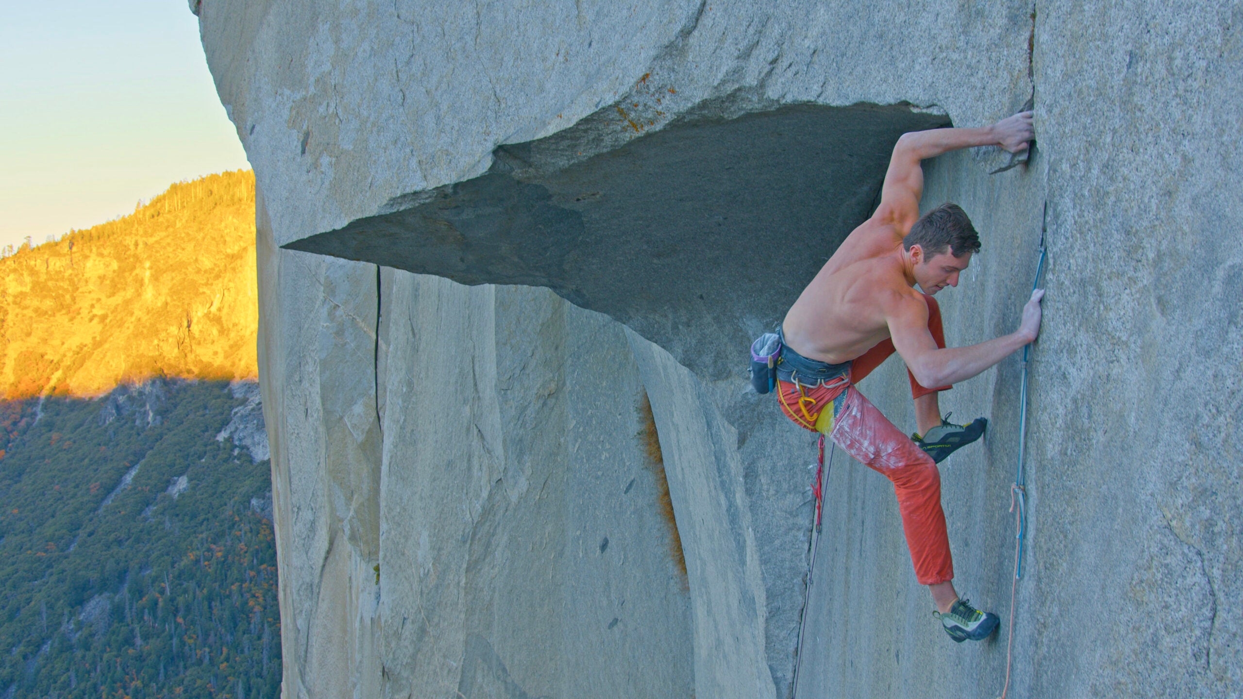 Will Moss sends the Great Roof pitch on the 'Nose' (5.14a; 3,000ft) of El Capitan.